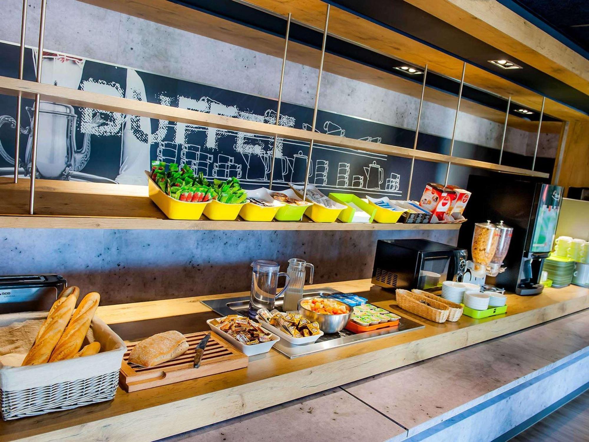 Ibis Budget Vannes Esterno foto
