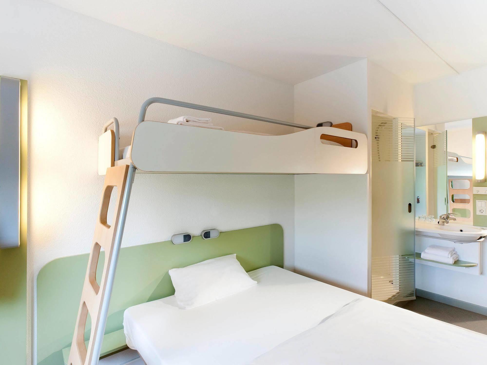 Ibis Budget Vannes Esterno foto